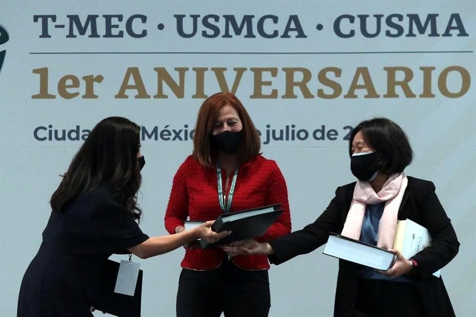 Mary NG, Tatiana Clouthier y Katherine Tai, representantes de Canadá, México y EU en la ceremonia por el primer aniversario del T-MEC.