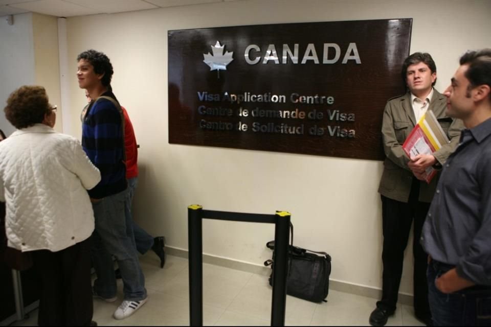 Para frenar afluencia de solicitantes de asilo mexicanos, Canadá informó que impondrá nuevamente requisitos para viajar y obtener una visa.