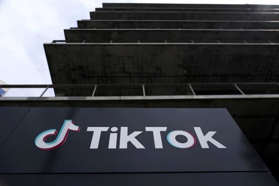 La Cámara de Representantes aprobó un proyecto de ley que podría prohibir la aplicación TikTok en EU; enfrenta un voto incierto en Senado.