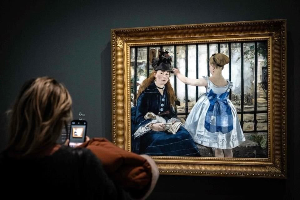 El Museo de Orsay celebra 150 del nacimiento del movimiento impresionista con la exposición 'París 1874: Inventar el impresionismo'. El recinto logró reunir 157 obras, como 'La vía del tren (1873)', de Manet.