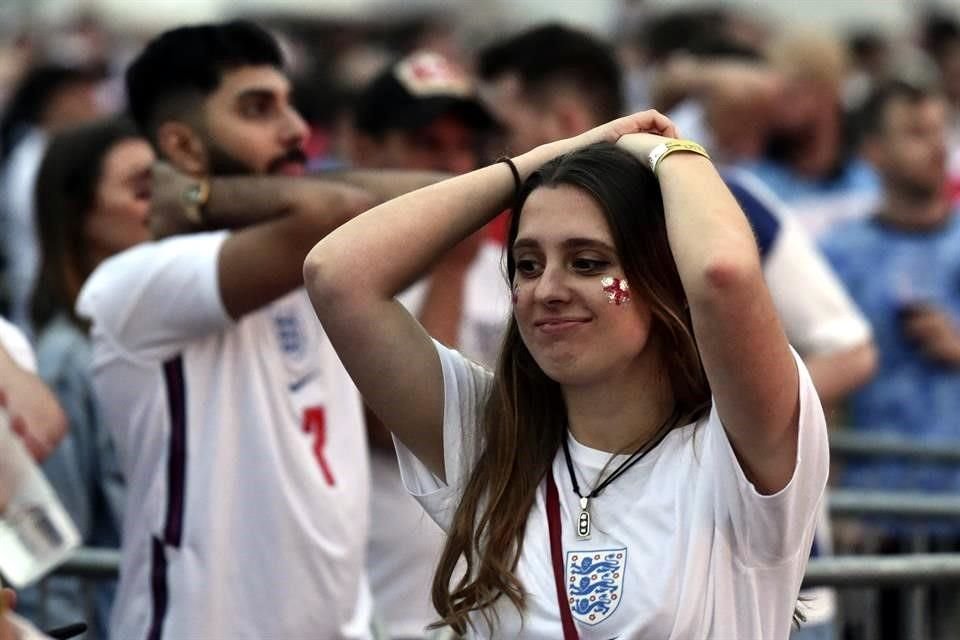 Así reaccionaron algunos ingleses en una Fan Zone en Manchester tras el gol italiano.