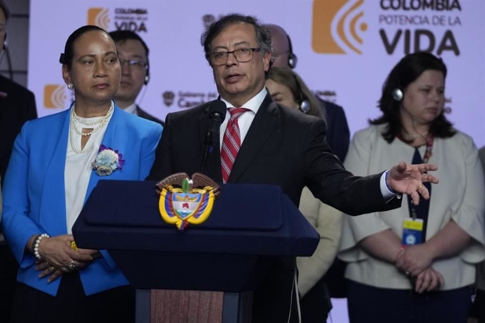 El Presidente de Colombia, Gustavo Petro, asiste a una conferencia de prensa en el Palacio Presidencial en Bogotá, Colombia, el 8 de febrero de 2024.
