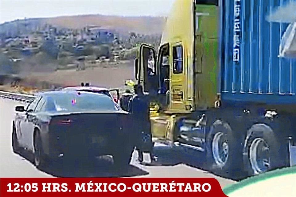 Y cuatro horas más tarde, la misma banda asaltó a uno en la Autopista México-Querétaro.