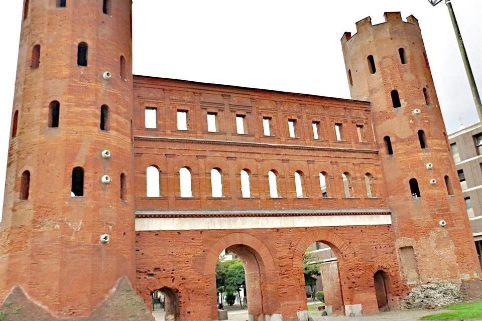 Porta Palatina ubicada en Turín.