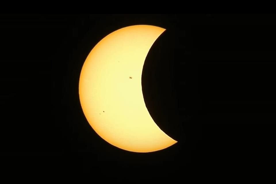 Avance del eclipse por México.