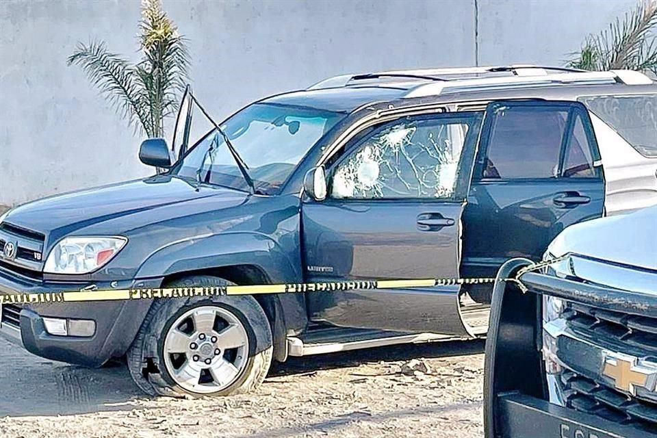 Camioneta blindada desde donde un comando atacó ayer a policías estatales en Irapuato, Guanajuato.