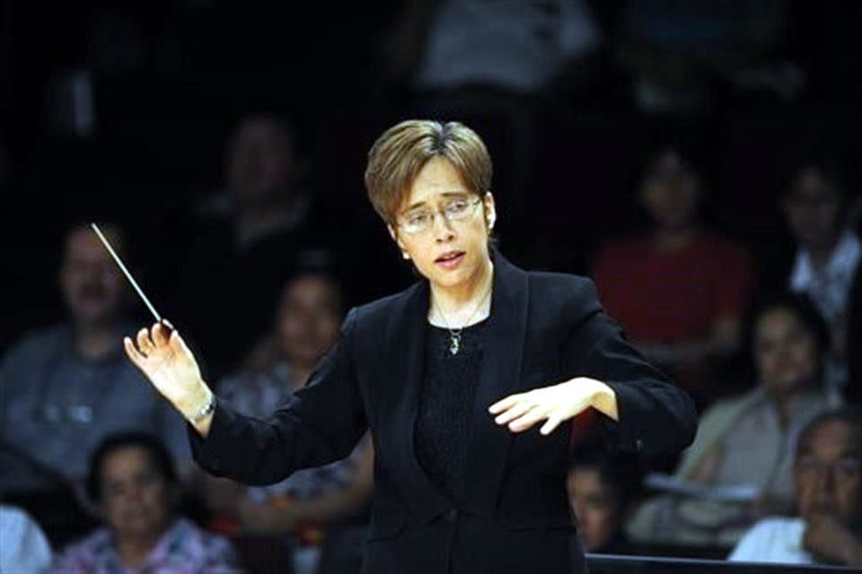 Gabriela Díaz Alatriste, la primera mujer en ser titular de una orquesta profesional en México.