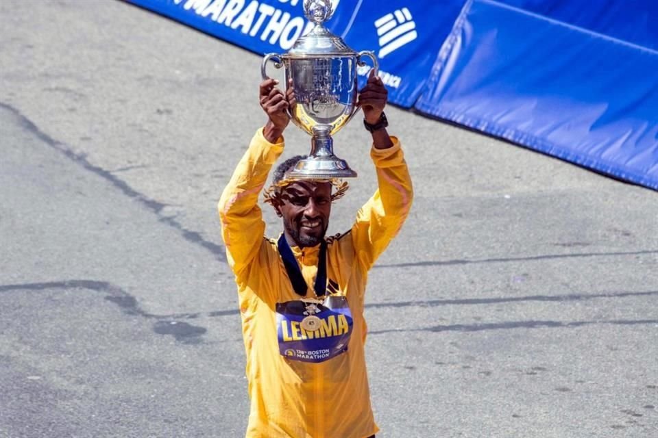 El etíope Samay Lemma se llevó por primera vez en su carrera el Maratón de Boston al completar la justa en 2 horas, seis minutos y 17 segundos.