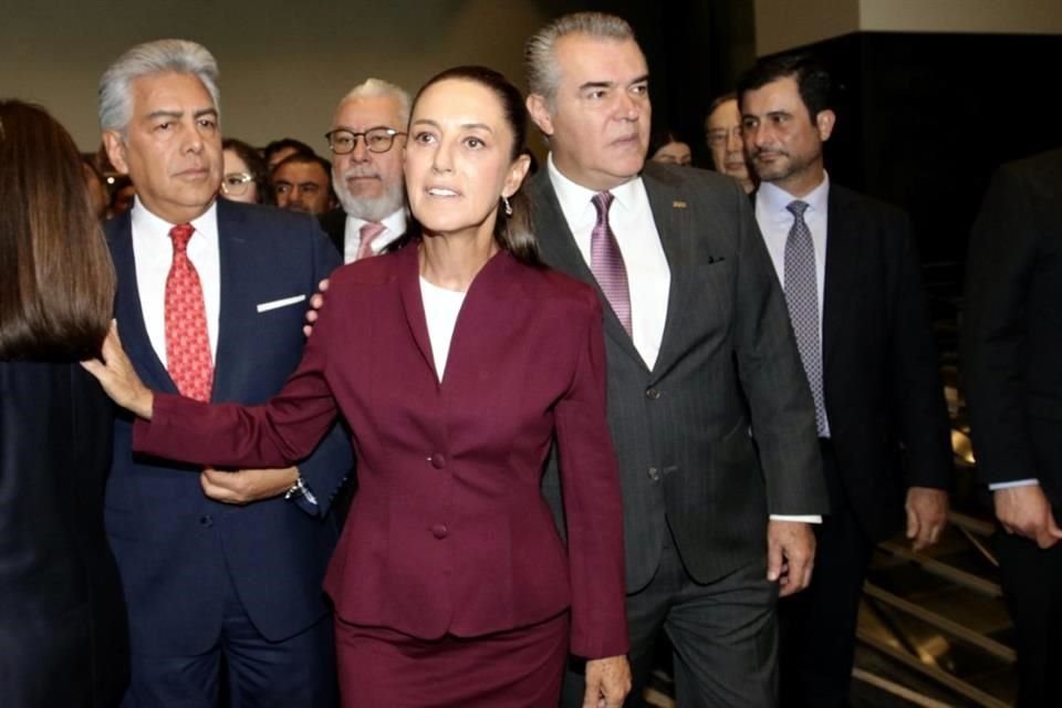 La candidata presidencial de Morena, Claudia Sheinbaum, se reunió con empresarias y empresarios en el hotel Hilton, en el Centro de la Ciudad de México.