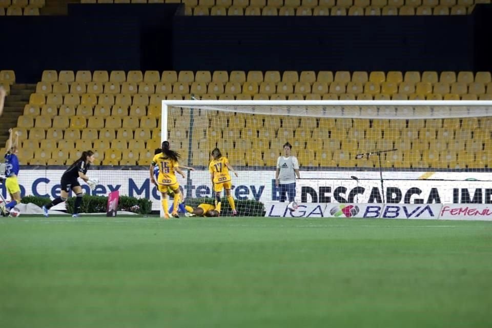 Luego de una mala comunicación entre Konya Plummer y Natalia Villarreal cayó el autogol para el 2-1.
