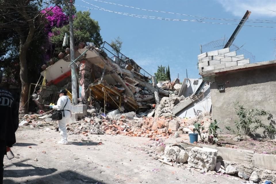 Autoridades reportaron cinco personas lesionadas y el colapso del domicilio involucrado en Tlalpan.