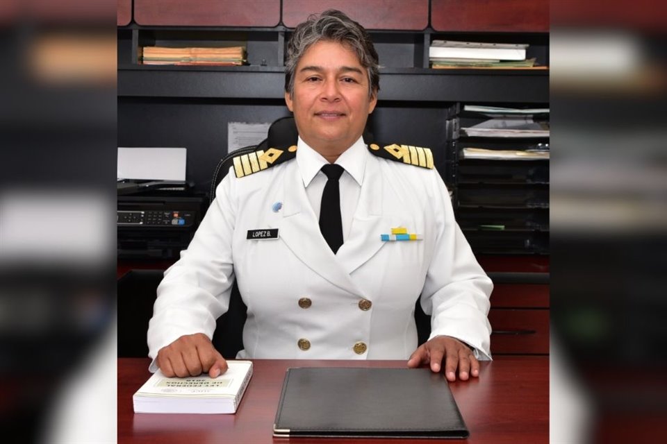 La Capitán de Altura Ana Laura López Bautista anunció su renuncia al cargo de Coordinadora General de Puertos y Marina Mercante tras 3 años.