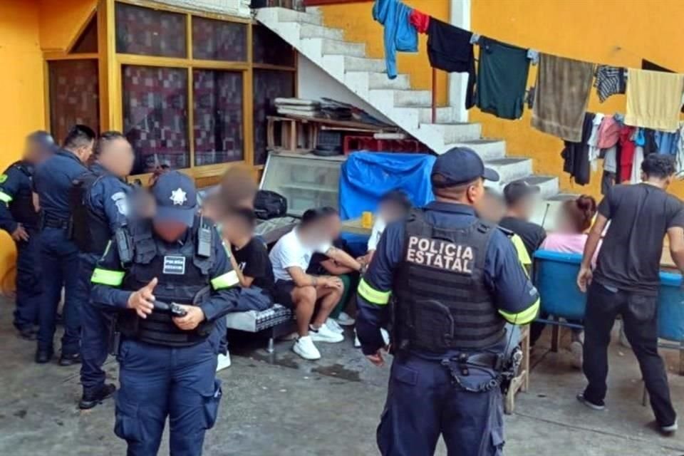 Los migrantes fueron rescatados en un predio del Municipio de Tlalnepantla.