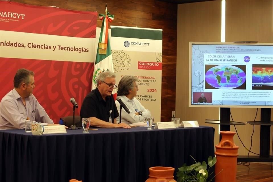 Víctor Camacho, investigador de la UABC; Julio Sheinbaum, físico del Cicese, y Jorge Zavala Hidalgo, científico de la UNAM, durante la presentación del estudio.