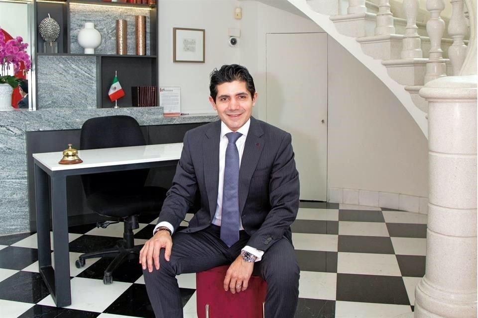 El abogado Gilberto De Hoyos Koloffon destaca que la propiedad intelectual enfrenta desafíos y oportunidades en un contexto donde la clonación de voces y el deepfake se están volviendo comunes.