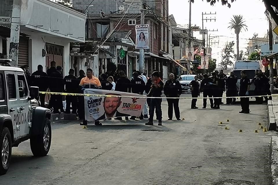 Las cuatro víctimas quedaron tendidas sobre la vía pública en la  Calle 20 de noviembre.