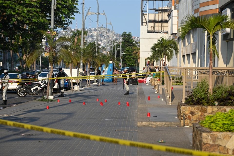 Dos empleados de bar fueron baleados en Acapulco pese a refuerzo de Marina, Ejército y GN por visita de AMLO a la Convención Bancaria.