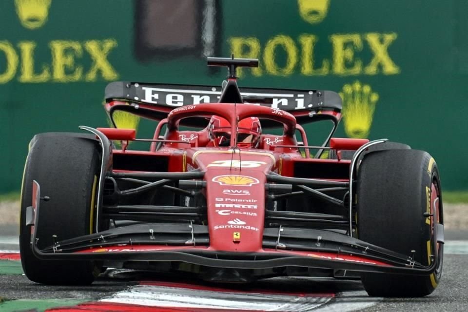 En las vueltas finales de la Sprint de China, los pilotos de Ferrari sostuvieron una dura batalla que estuvo cerca de meterlos en problemas.