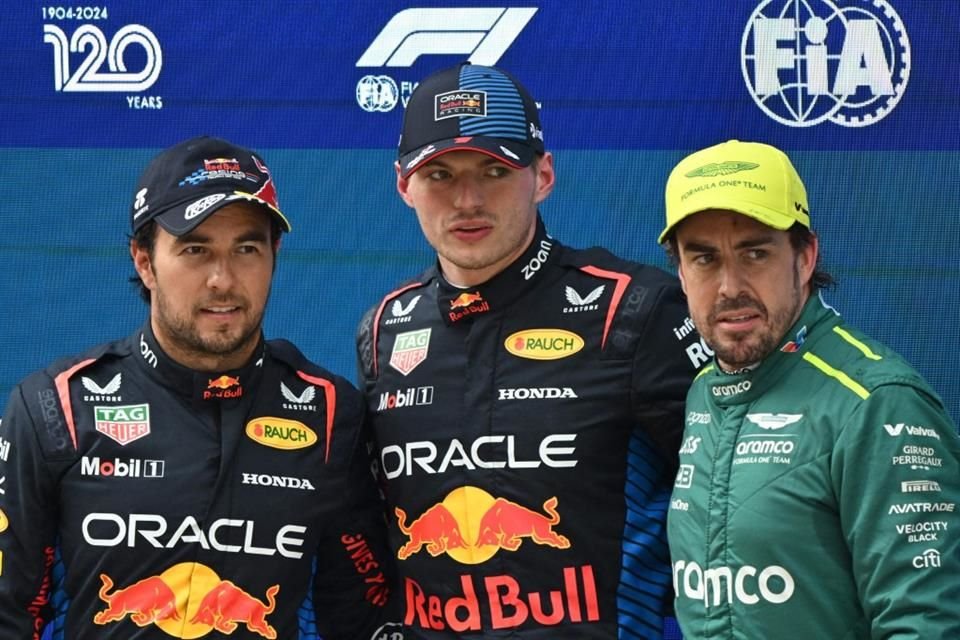 Checo, Max y Fernando, los tres primeros lugares de salida en China.