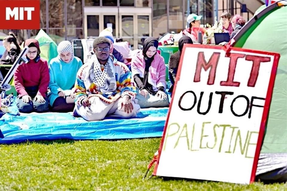 Protestas en el MIT en favor de Palestina.
