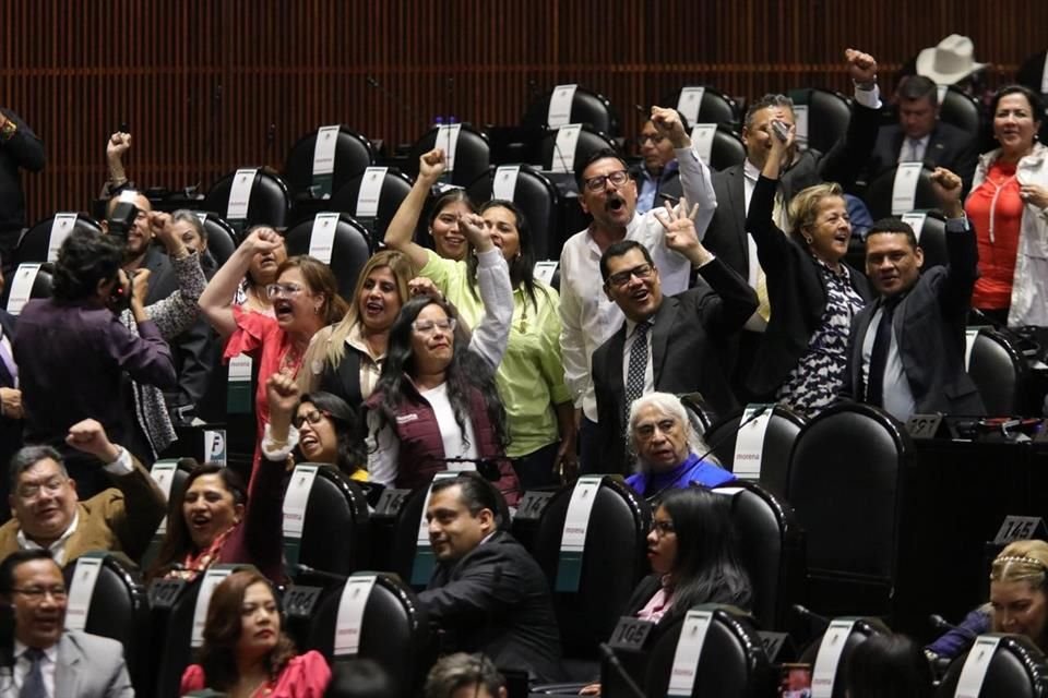 Diputados aprobaron reforma que en automático transferirá saldos no cobrados de ahorros de adultos mayores a un nuevo fondo de pensiones.
