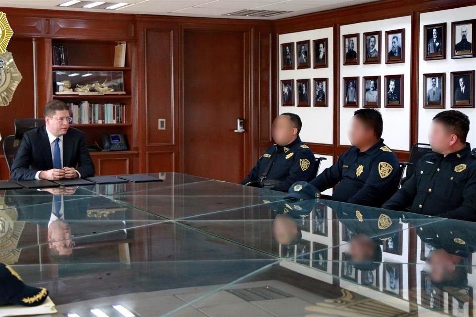 'El secretario Vázquez Camacho conversó con los cinco compañeros pertenecientes al Sector Iztaccíhuatl', señaló la dependencia en un comunicado.