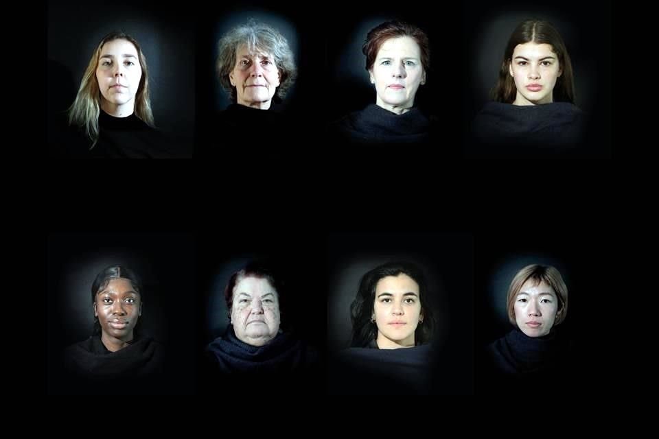 En la instalación 'Face to Face', de Brian Eno, nuevos rostros de personas inexistentes se generan partiendo de fotografías de gente real en un proceso de pixel por pixel a través de un software.  