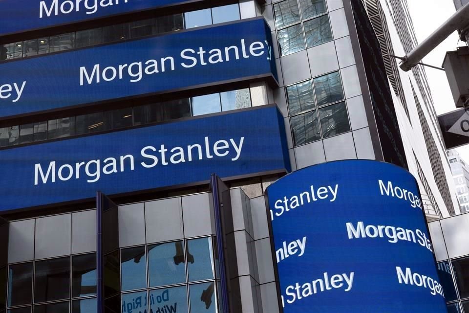 Las acciones de Morgan Stanley cayeron un 23 por ciento en los primeros seis meses del año, su peor desempeño durante dos trimestres consecutivos en más de una década. 