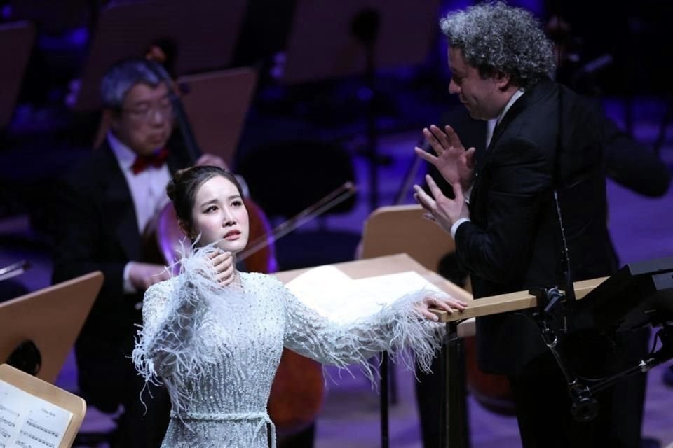 La soprano coreana Hera Hyesang Park también estuvo presente en la gala de primavera dirigida por Dudamel.