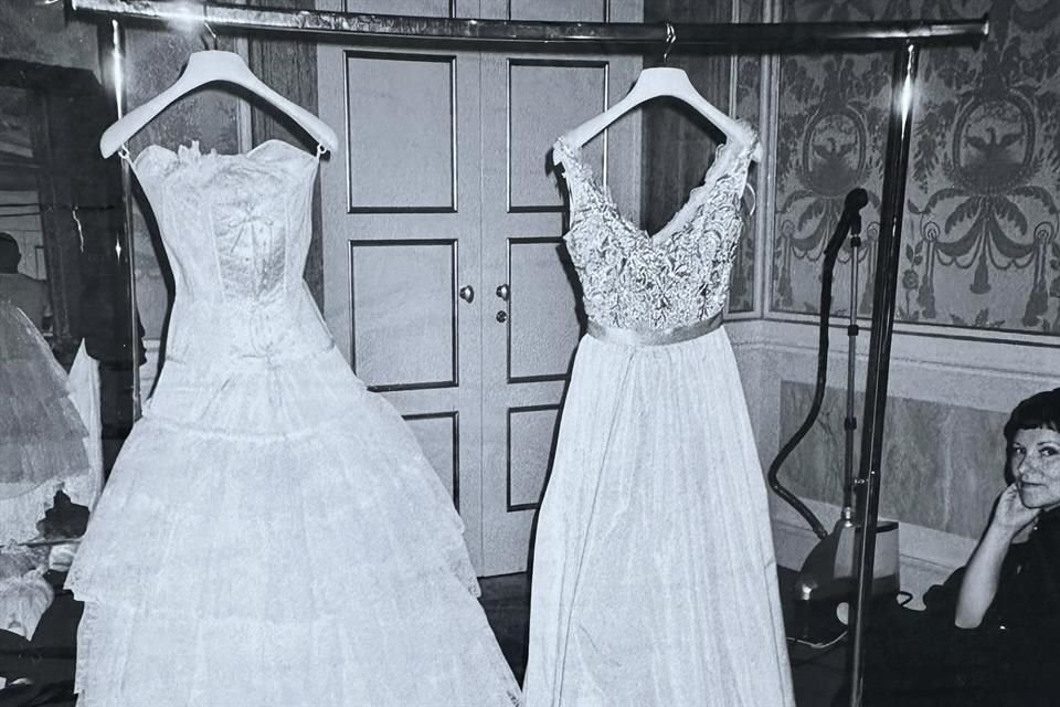 La actriz presumió dos vestidos de novia que tenía a su disposición para el gran día.