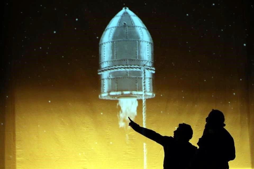 'No es una obra que te cuente de manera biográfica la vida del Méliès. Creo que lo que tiene es un homenaje a la pasión artística', cuenta el director de escena David Olguín,