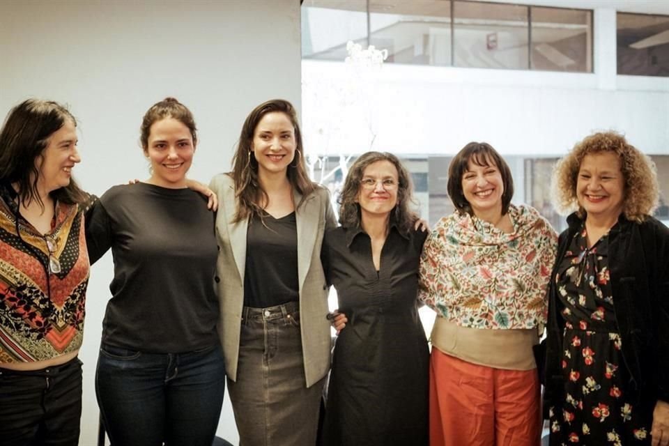 Georgina Derbez, Andrea Chamizo, Claudia Curiel (titular de la Secretaría de Cultura de la CDMX), Hilda Paredes, Ana Lara y Yael Bitrán durante la presentación de la grabación.