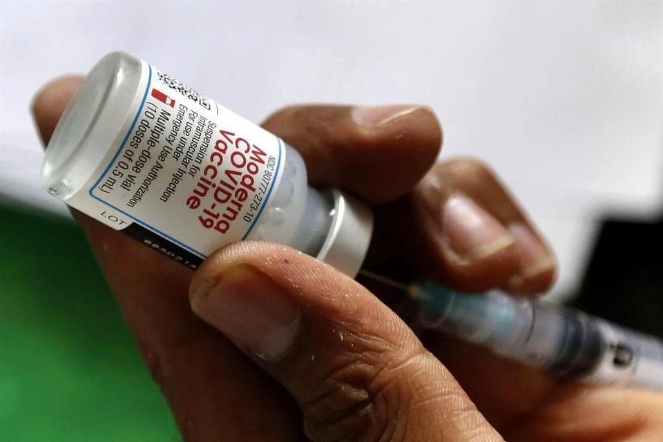 Las acciones de Moderna han triplicado su valor durante el último año, luego de que su vacuna contra el coronavirus obtuviera la autorización de uso de emergencia en Estados Unidos en diciembre.