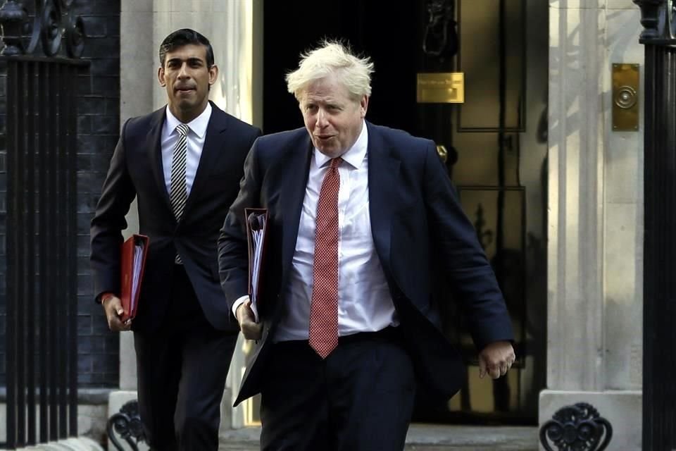El Primer Ministro Boris Johnson y el Canciller Rishi Sunak estuvieron expuestos a una persona contagiada con Covid.
