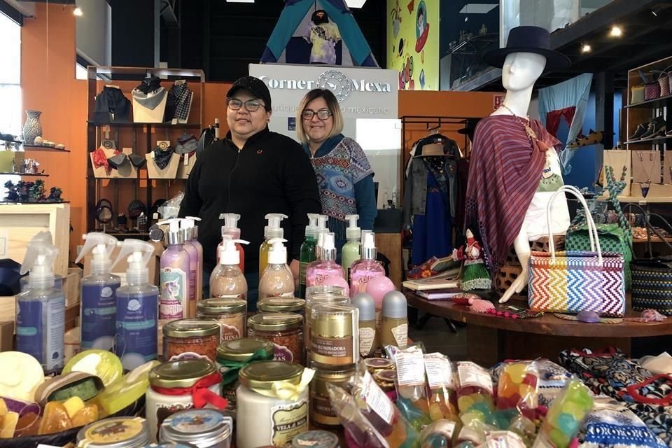 Erika Juárez y Paola Farias capacitan principalmente en temas fiscales y de ventas online a artesanos.