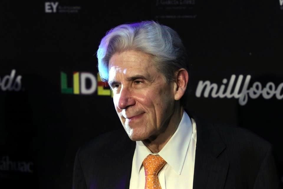 Para el médico y experto en salud global, las universidades deben crear un movimiento activo para reducir la polarización.