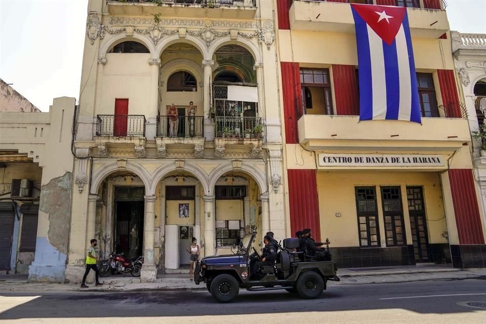 Fuerzas especiales patrullan las calles de La Habana este miércoles.