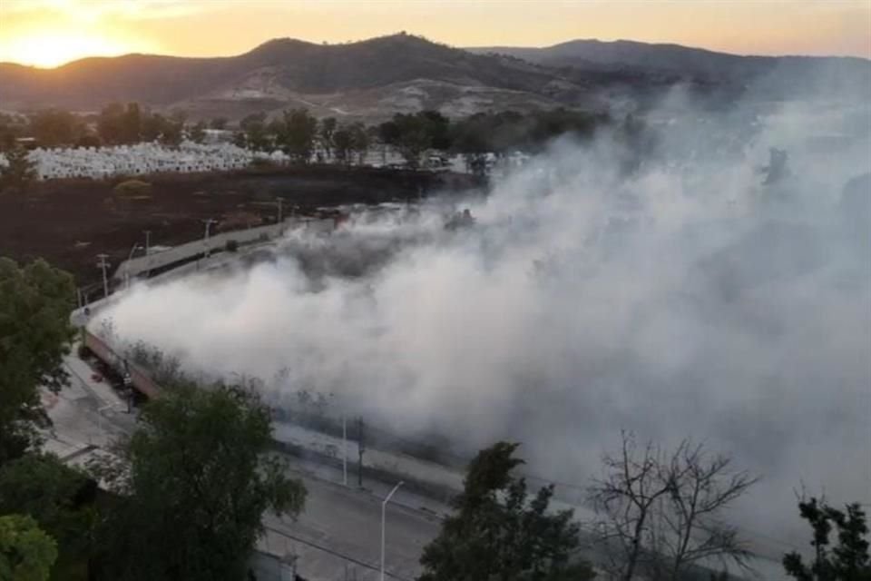 En el predio emana vapores. Existe la sospecha de que contengan material reactivo o explosivo.