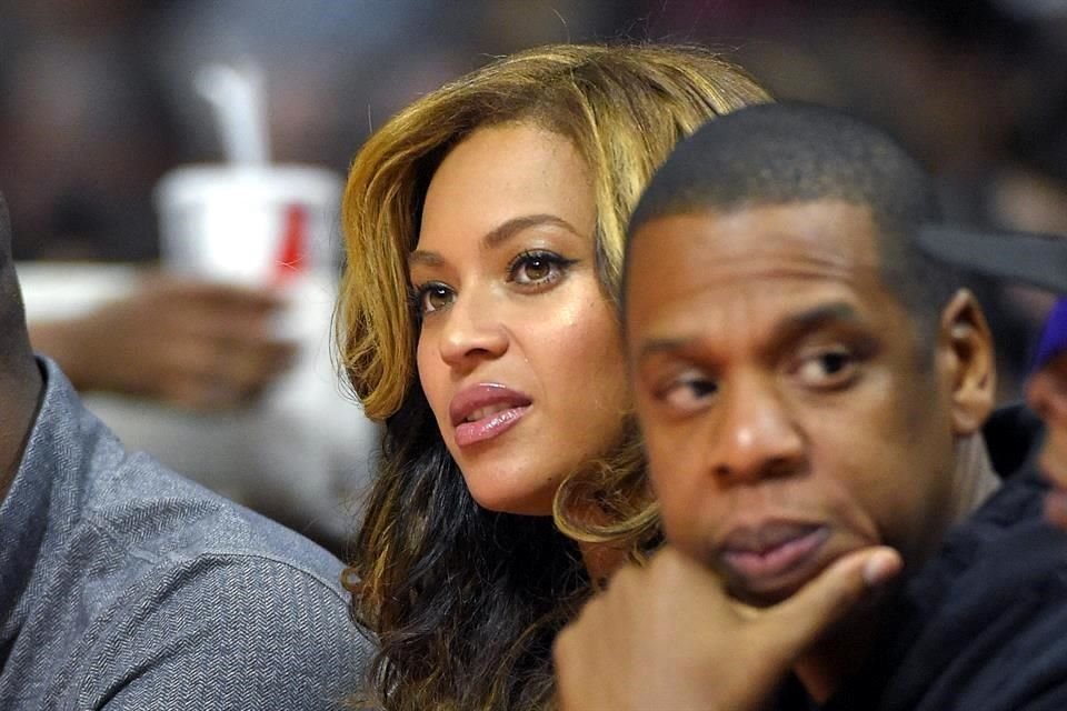 Se quema en Nueva Orleans supuesta mansión de Beyoncé y Jay Z; la policía confirmó que se trató de un incendio provocado. 
