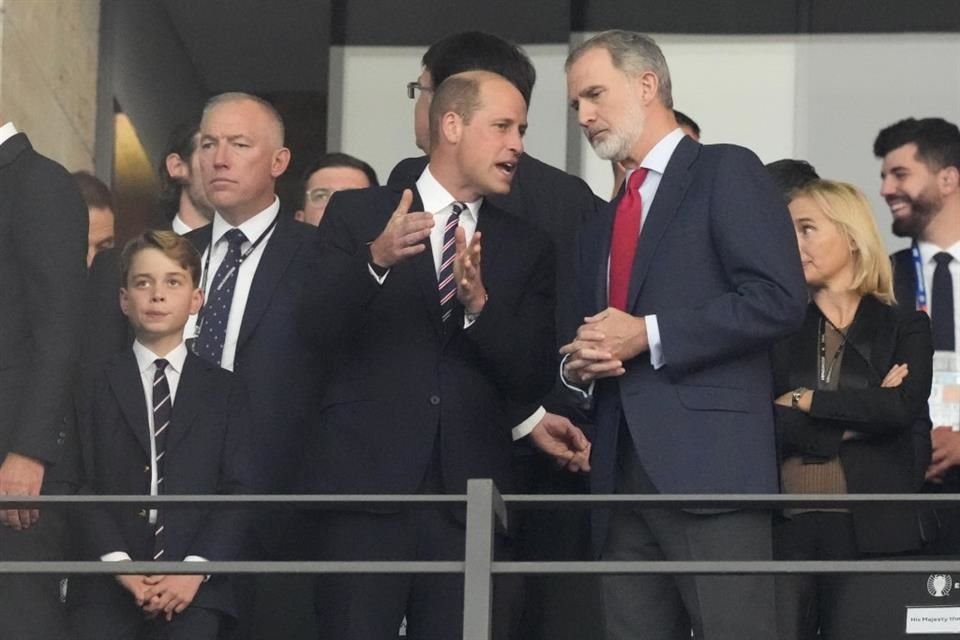 La realeza se hizo presente en la Euro 2024 con el Príncipe Guillermo y el Rey Felipe VI, quienes acudieron con sus hijos Jorge y Sofía.