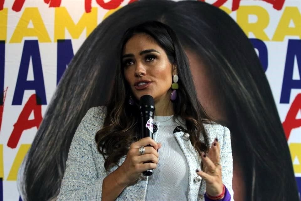 'Lo que hice fue preguntar al Fiscal, ¿por qué alimentar las dudas, por qué se negó y me escondieron mi carpeta de investigación cuando es mi derecho como víctima?', dijo Rojo de la Vega.