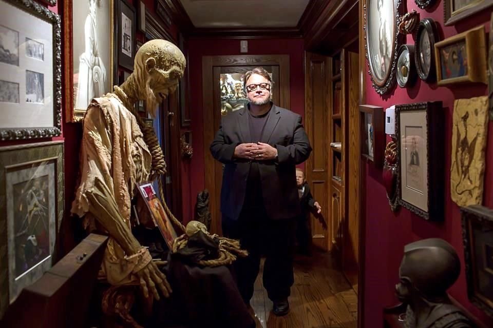 El crítico Leonardo García Tsao recorre la vida de Guillermo del Toro en un libro