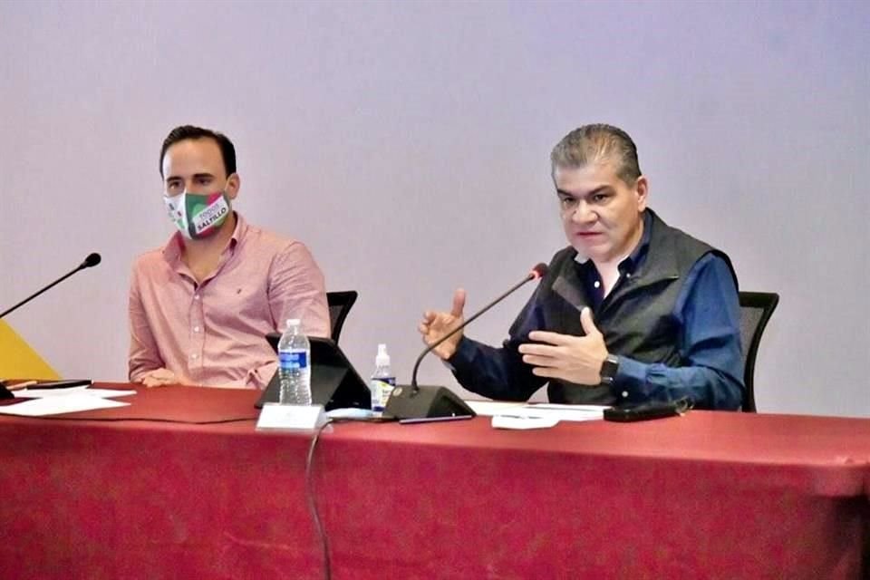 El Gobernador Miguel Ángel Riquelme presidió en Saltillo la Reunión del Subcomité Regional de Salud, donde habló de que en un futuro será obligatorio el uso de la cartilla de vacunación Covid.