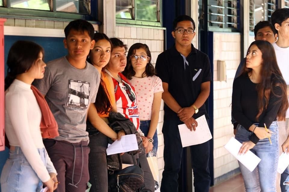 La Secretaría de Educación Jalisco trabaja en estrategias para mantener a los jóvenes de bachillerato en las aulas y fomentar la inscripción a preescolar.