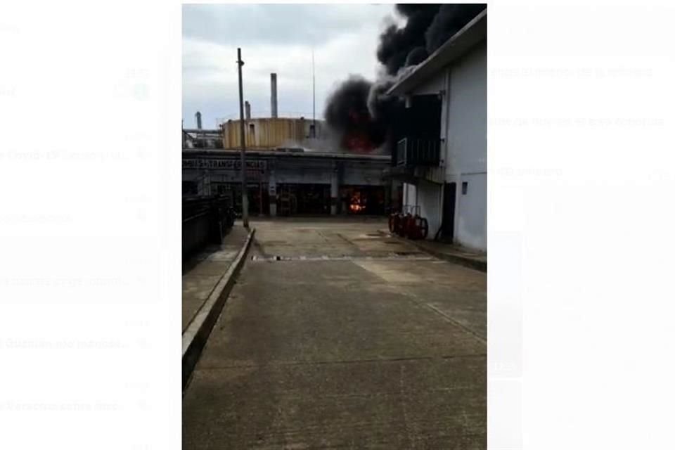 El incendio se reporta en el centro de transferencia de la refinera.