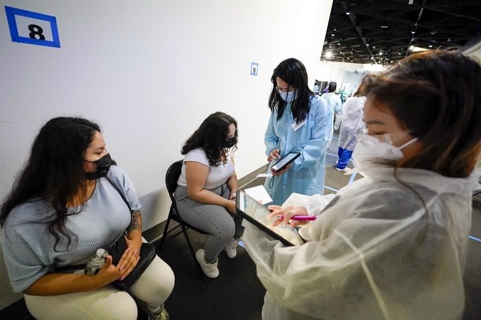 En otros estados como Nueva York y Nuevo México ya están dando incentivos de 100 dólares a los que se vacunen.