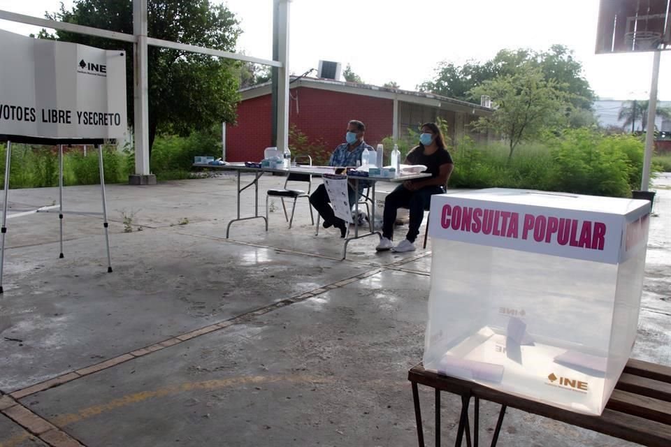En Guadalupe las mesas de votación lucieron con baja afluencia.