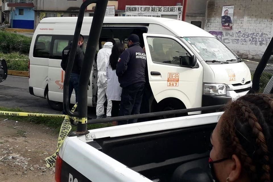El conductor del vehículo se detuvo justo a la altura de calle Papiros y llamó a los servicios de emergencia, mientras que los pasajeros se marcharon, entre ellos 'el justiciero'.