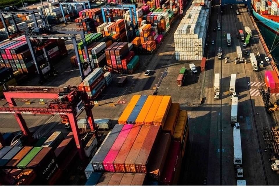 En el puerto de Manzanillo, aumentó 30% el traslado de mercancías de enero a septiembre de 2021.
