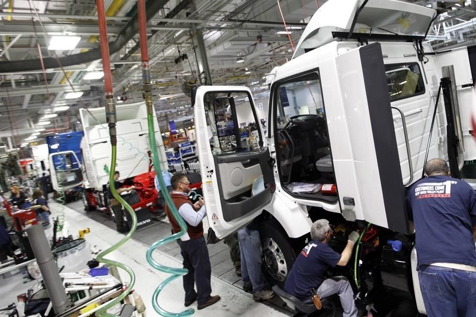 En septiembre se produjeron 12 mil 357 unidades de vehículos pesados en México.